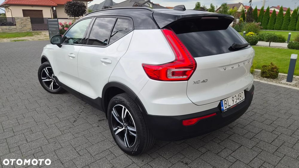 Volvo XC 40 T3 Geartronic Momentum Pro - 4