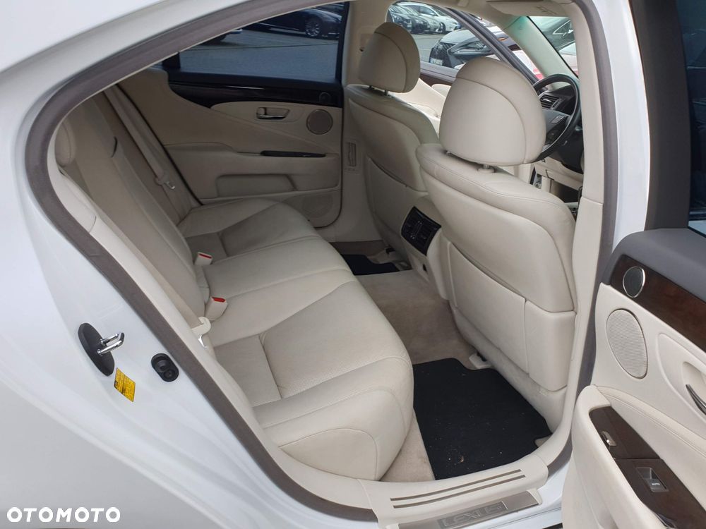 Lexus LS 600h Elegance - 16