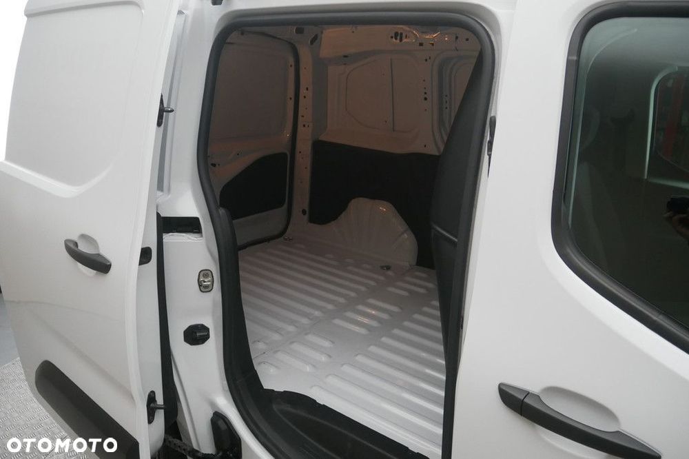 Citroën Berlingo M 1000kg 1.5 Bluehdi 102KM S&S M6 Właścicielem pojazdu jest Ayvens Financial Services Polska - 15