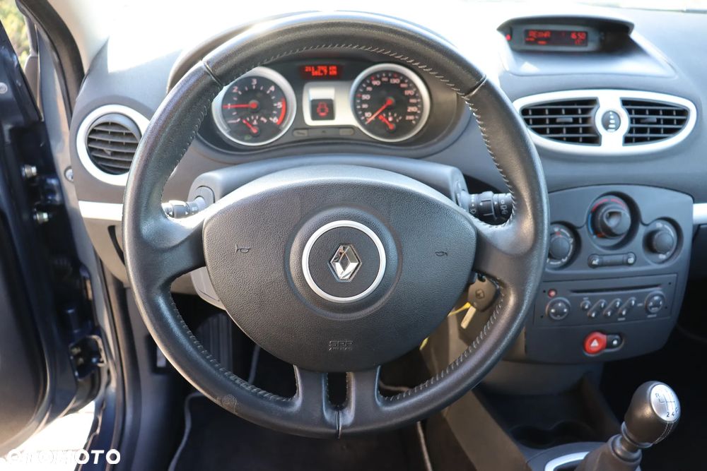 Renault Clio - 15