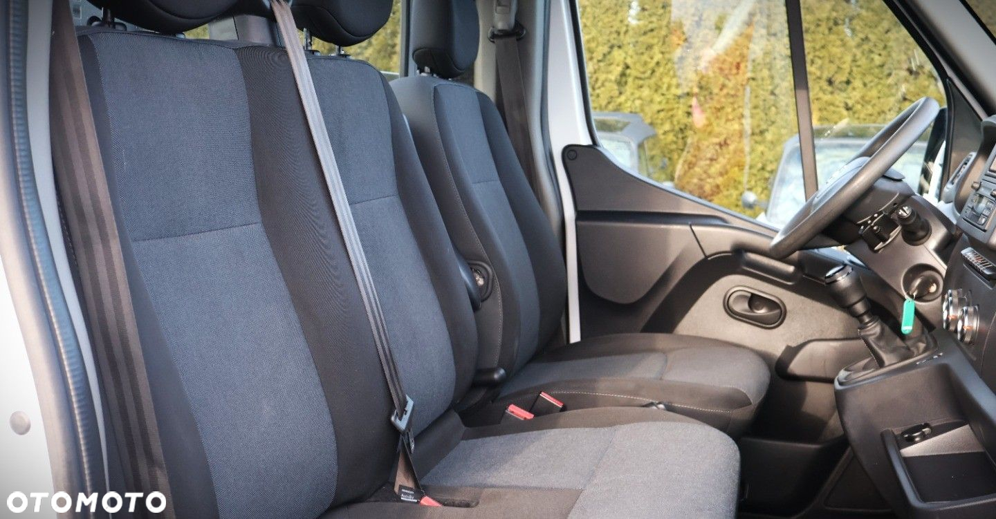 Nissan NV400 - 12