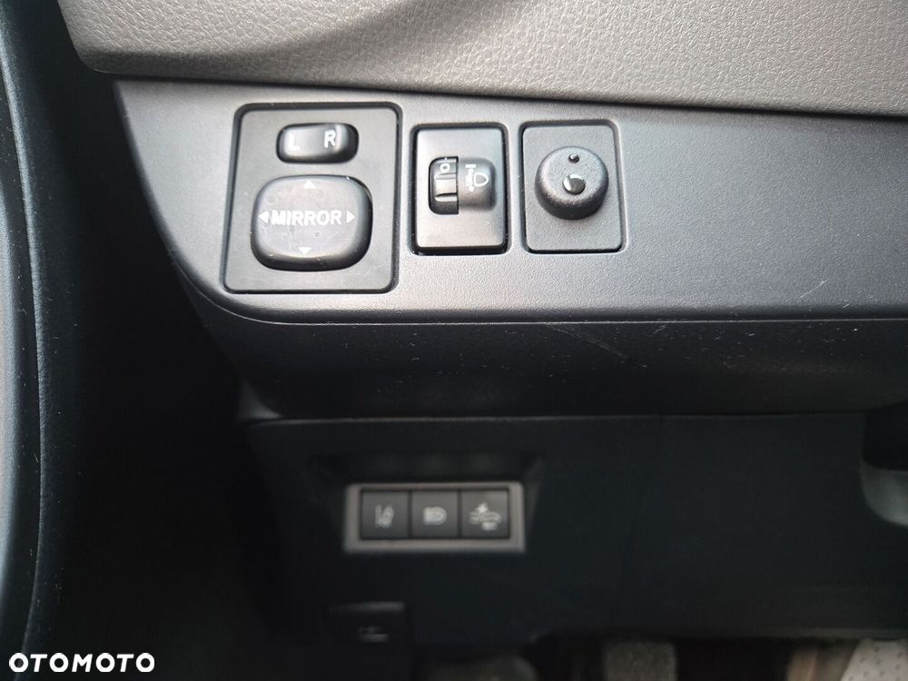 Toyota Yaris - 22