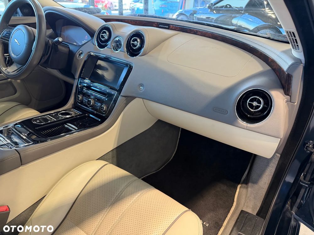 Jaguar XJ 3.0 V6 Kompressor AWD R-Sport - 20