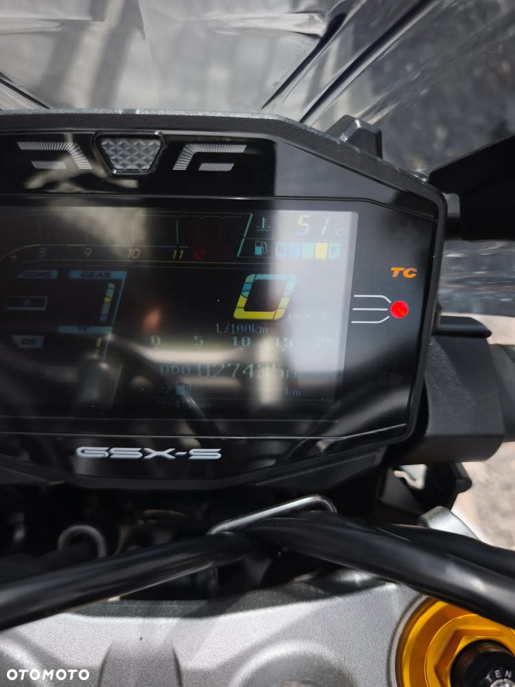 Suzuki GSX - 26