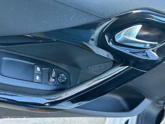 Peugeot 208 1.2 PureTech Style - 10