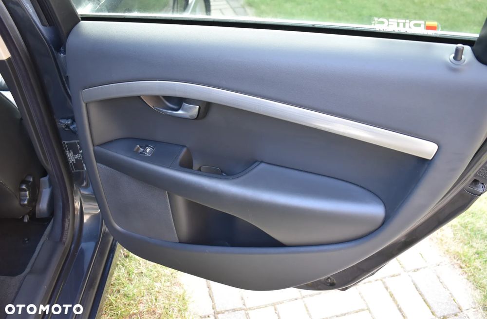 Volvo V70 2.5T Summum - 31