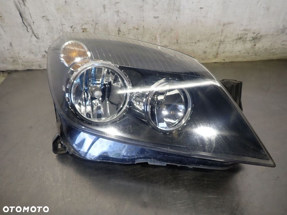 LAMPA PRAWA PRZEDNIA OPEL ASTRA H - 1