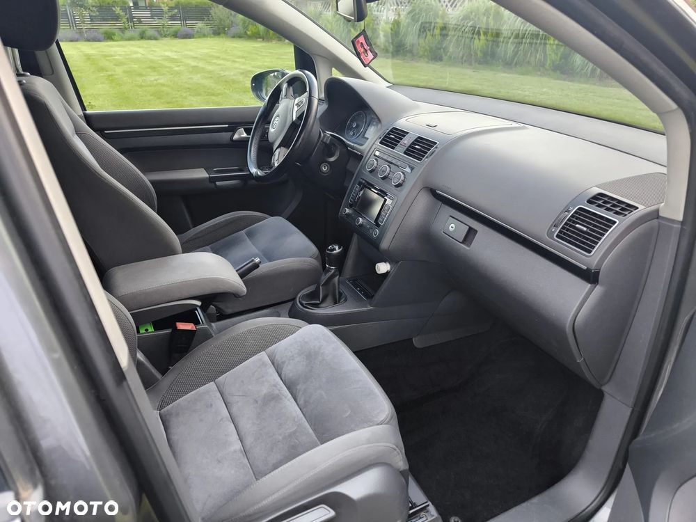 Volkswagen Touran 2.0 TDI DPF Highline - 14