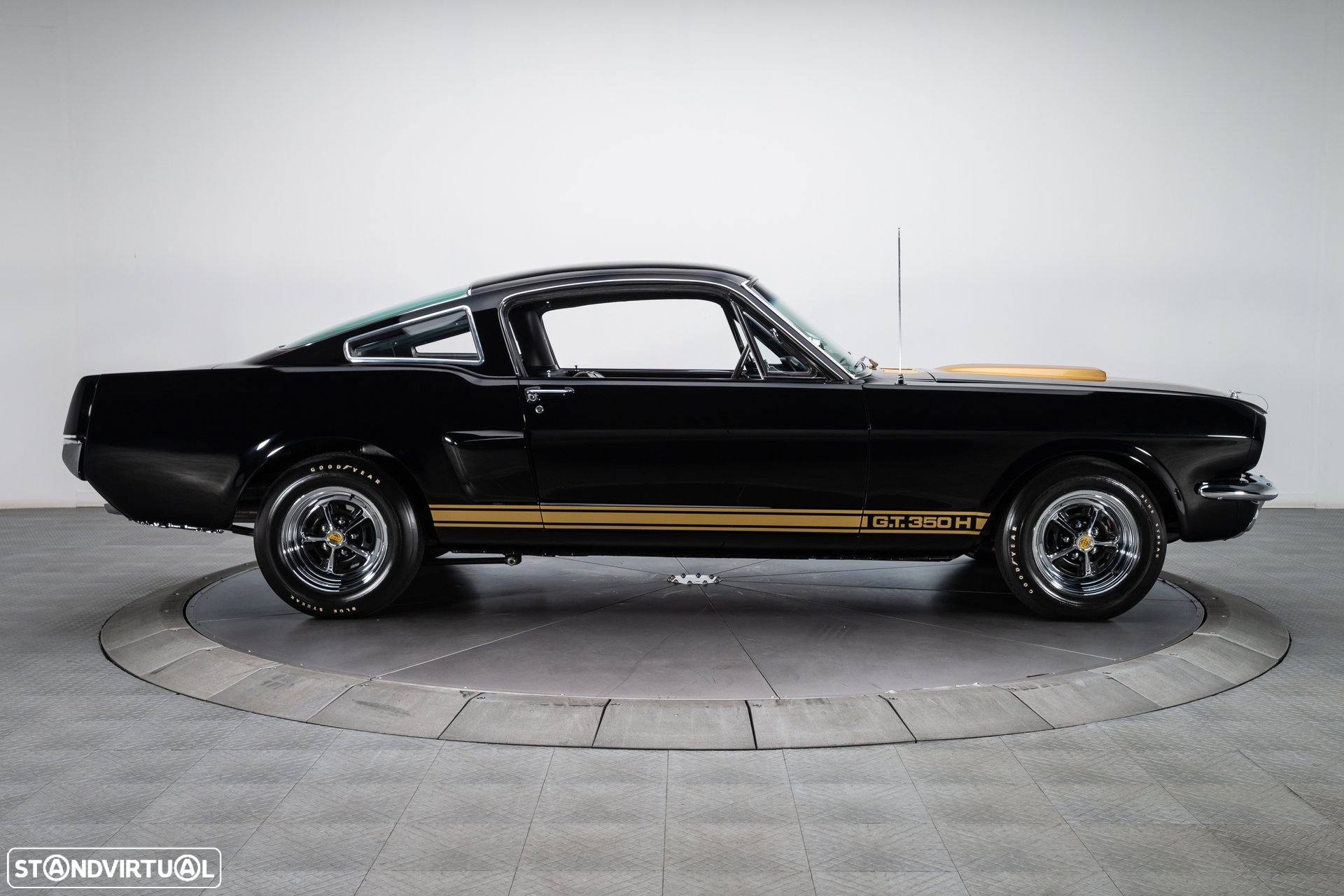 Ford Mustang Fastback Shelby GT350 Hertz 5.7L V8 - 6
