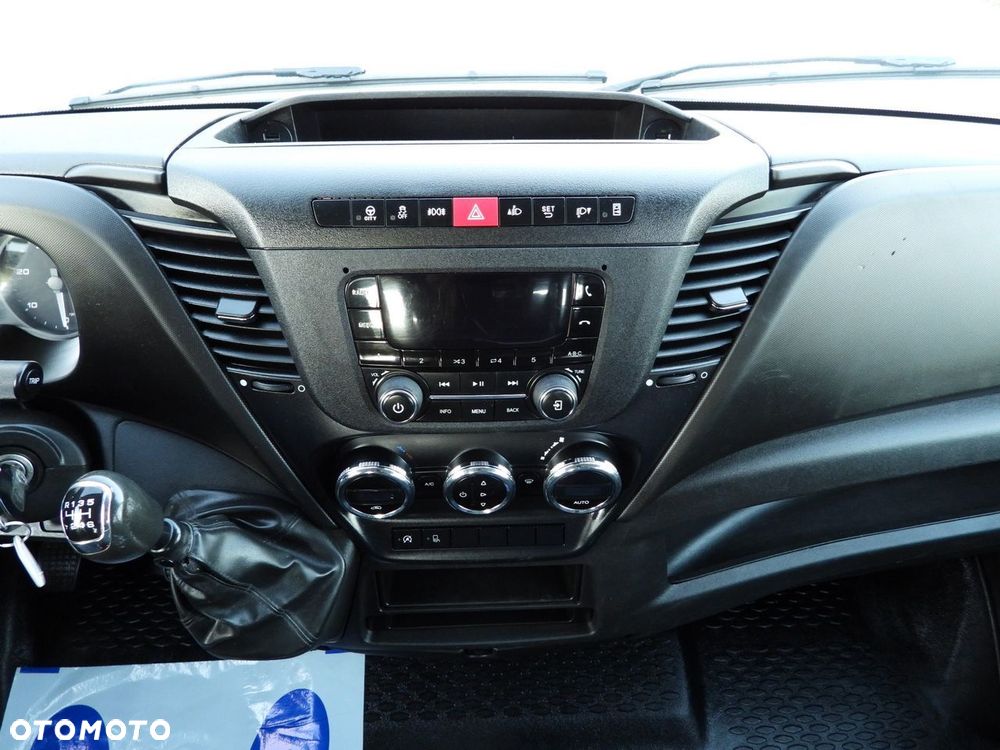 Iveco DAILY 35S14 SKRZYNIA PODWÓJNA KABINA DOKA 7 MIEJSC TEMPOMAT KLIMATYZACJA  140KM - 25