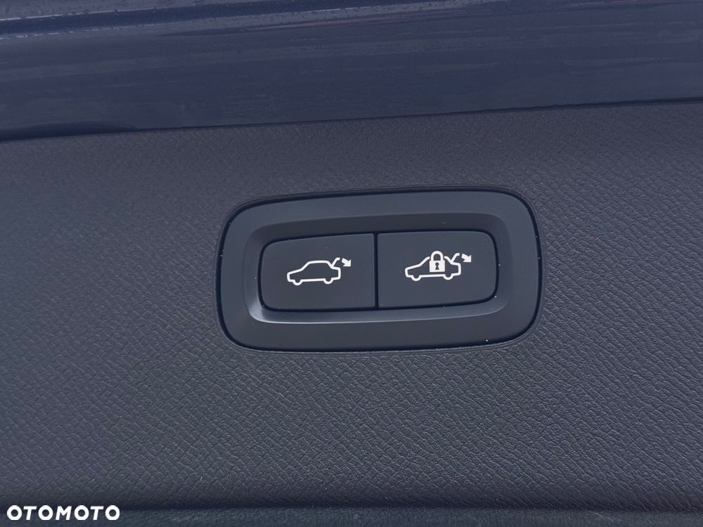 Volvo XC 90 B5 D AWD Ultimate Dark - 36