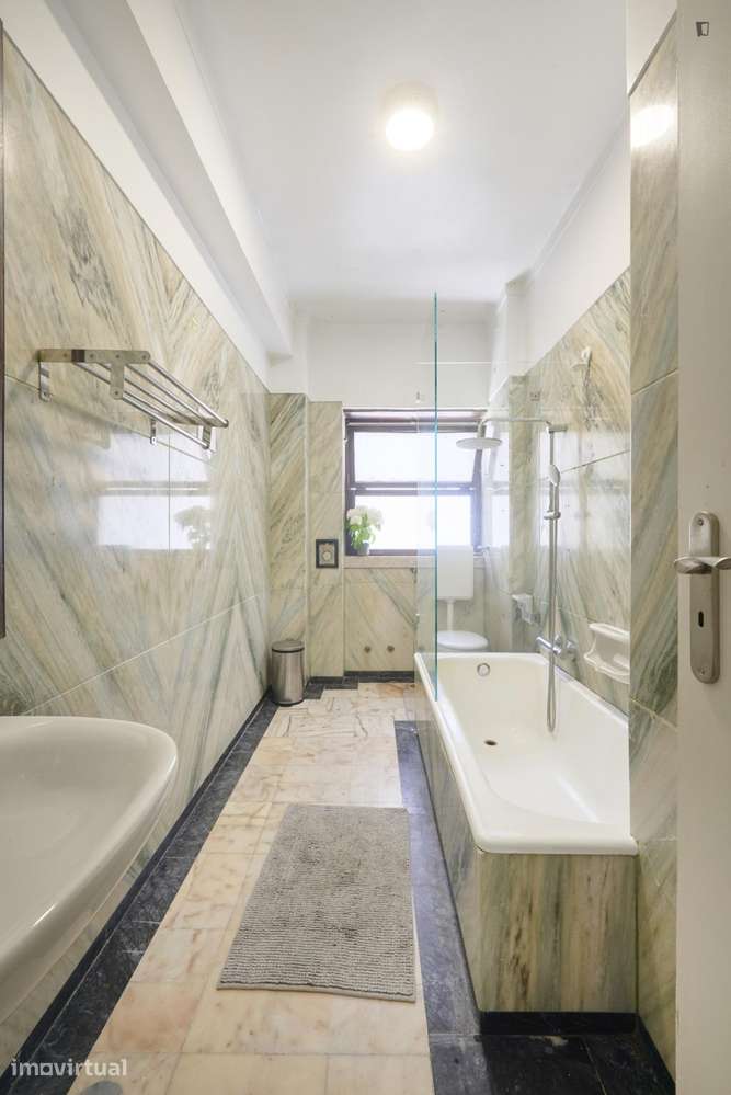 Quarto - localizado em Marquês de Pombal Lisbon - Grande imagem: 3/41