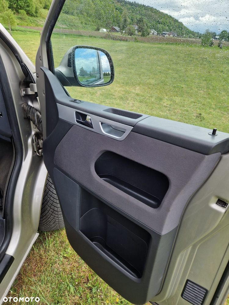 Volkswagen Multivan - 10