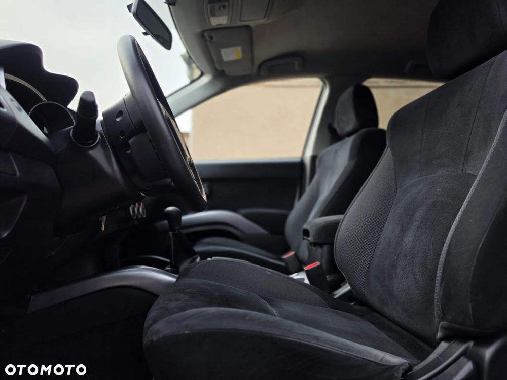 Mitsubishi Outlander - 14