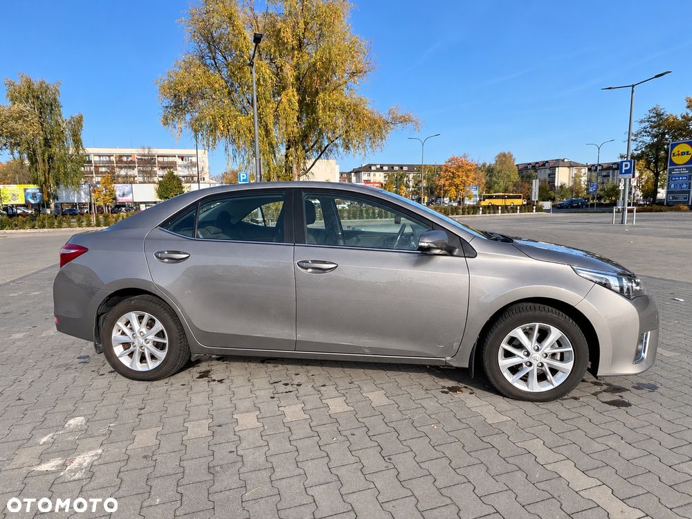 Toyota Corolla 1.6 Premium + - 4