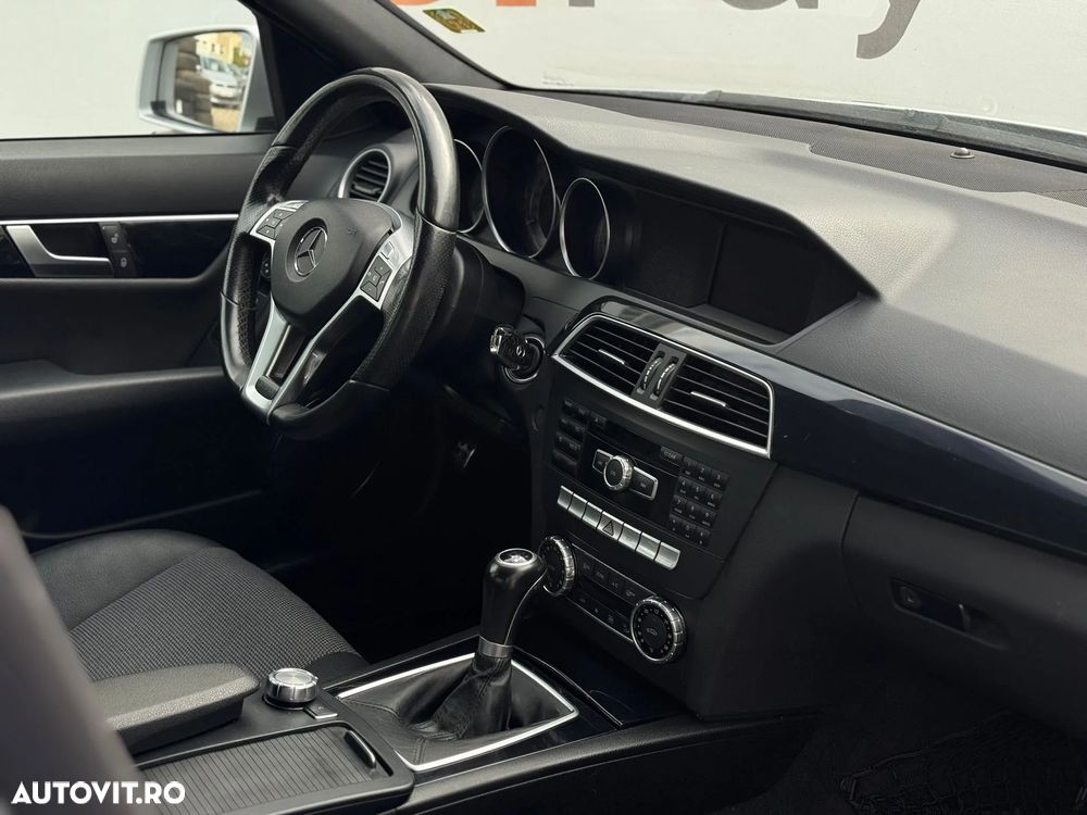 Mercedes-Benz C 180 T CGI BlueEFFICIENCY - 38