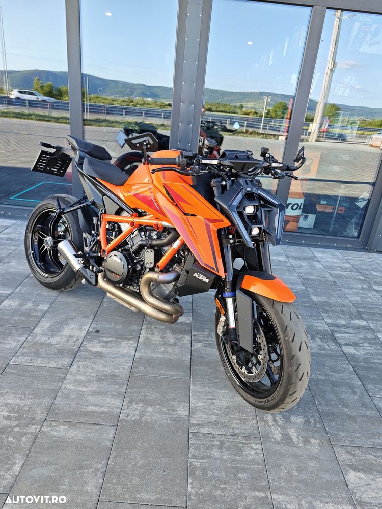 KTM 1390 Super Duke - 1
