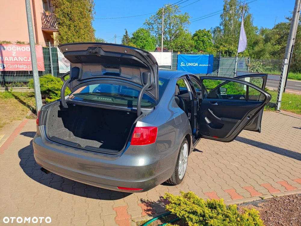 Volkswagen Jetta - 31