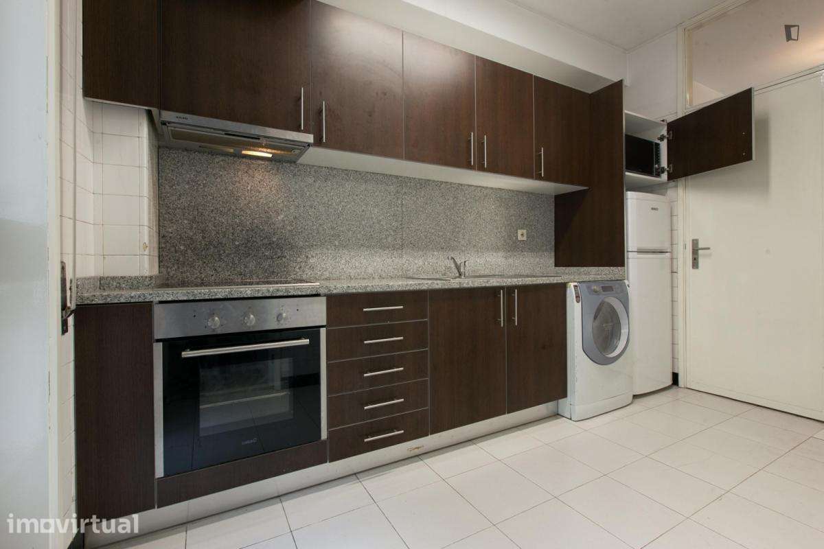 Quarto - localizado em Campanhã Porto - Grande imagem: 3/21
