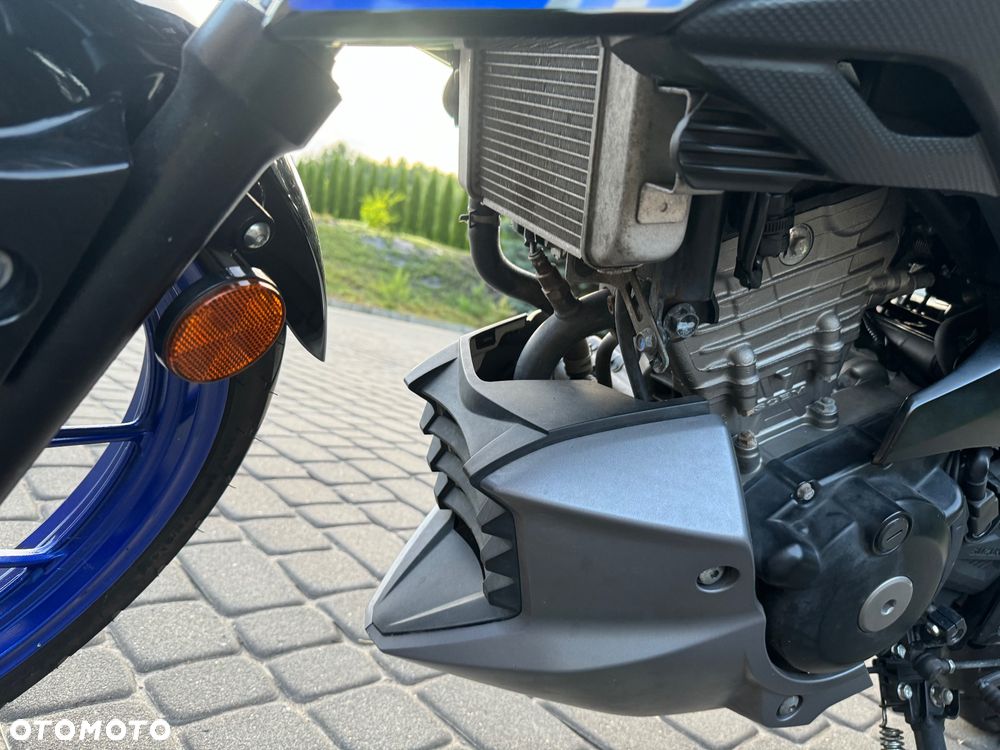 Suzuki GSX - 12