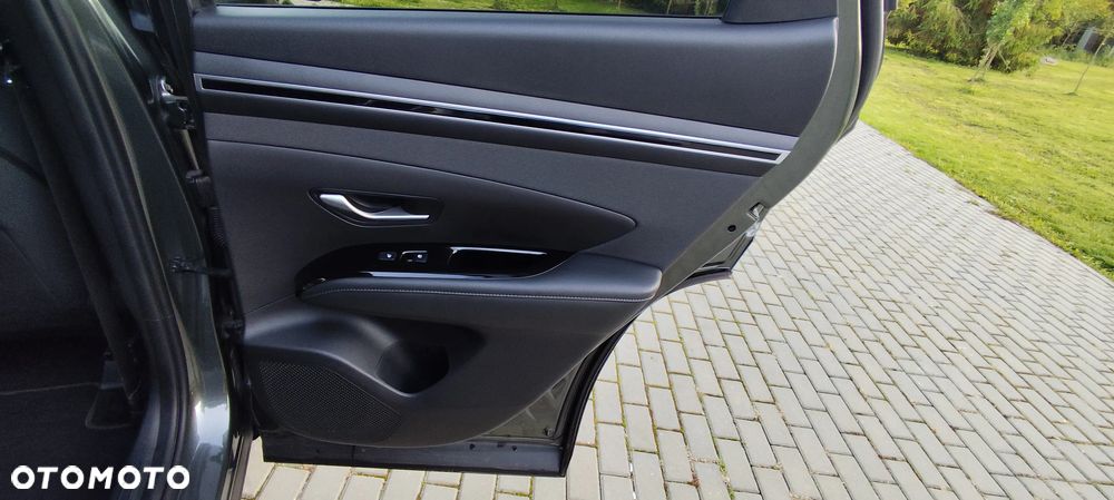 Hyundai Tucson 1.6 T-GDi HEV Executive 2WD - 26