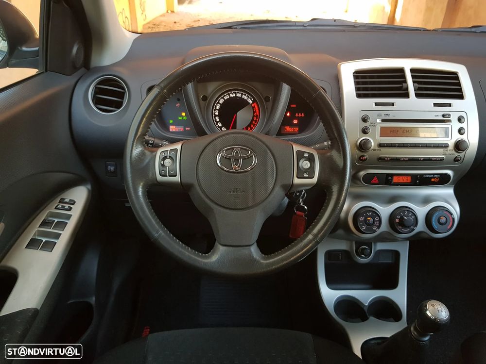 Toyota Urban Cruiser 1.33 VVT-i Sol - 43