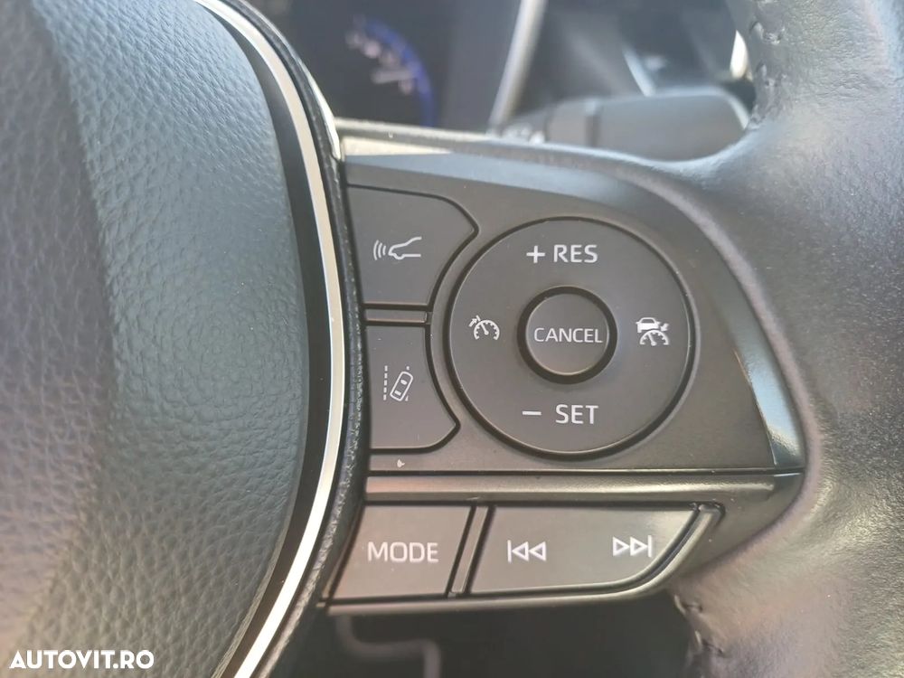 Toyota Corolla Sedan 1.8 HSD Business Plus - 15