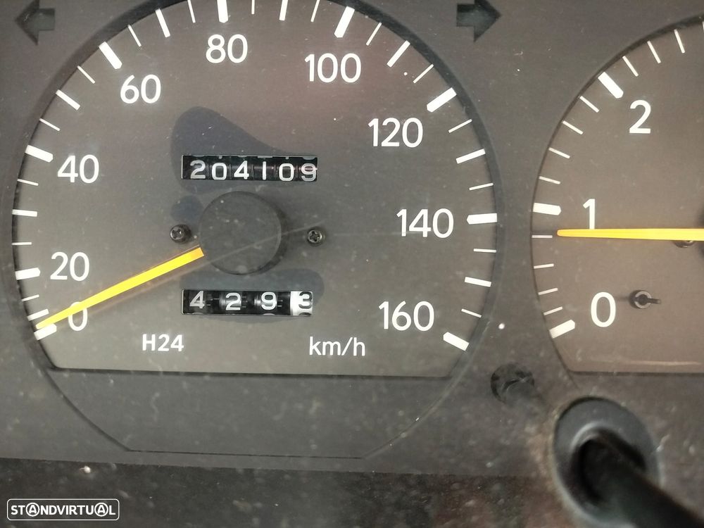 Toyota HiAce 2.4 D LXH12LB - 2