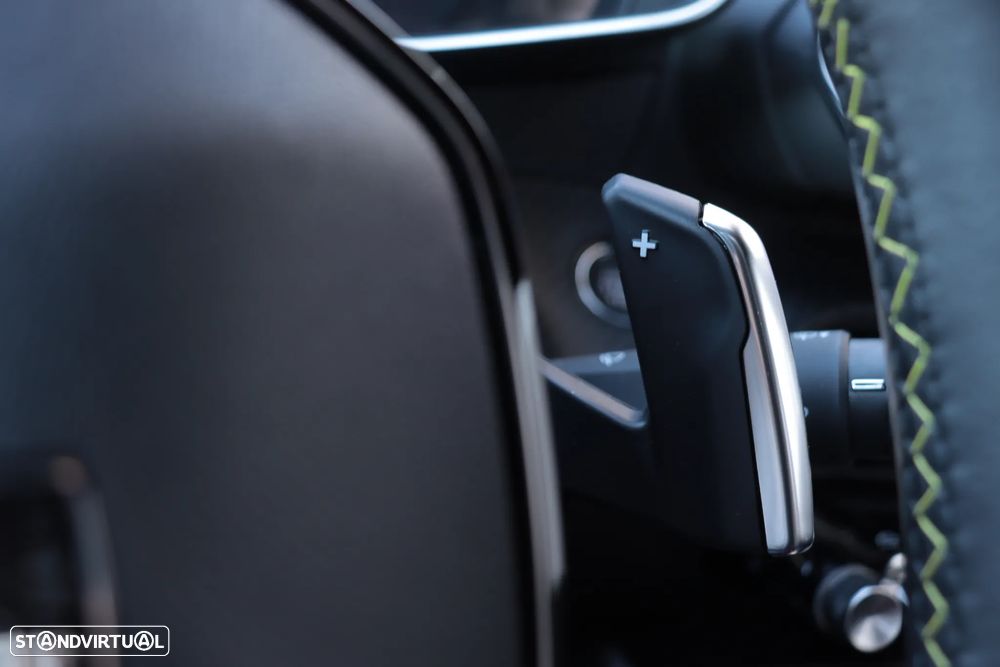 Peugeot 2008 PureTech 130 EAT8 GT - 27