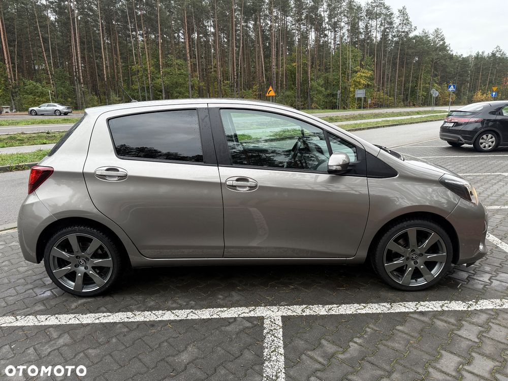 Toyota Yaris Hybrid 100 Selection Passion - 11