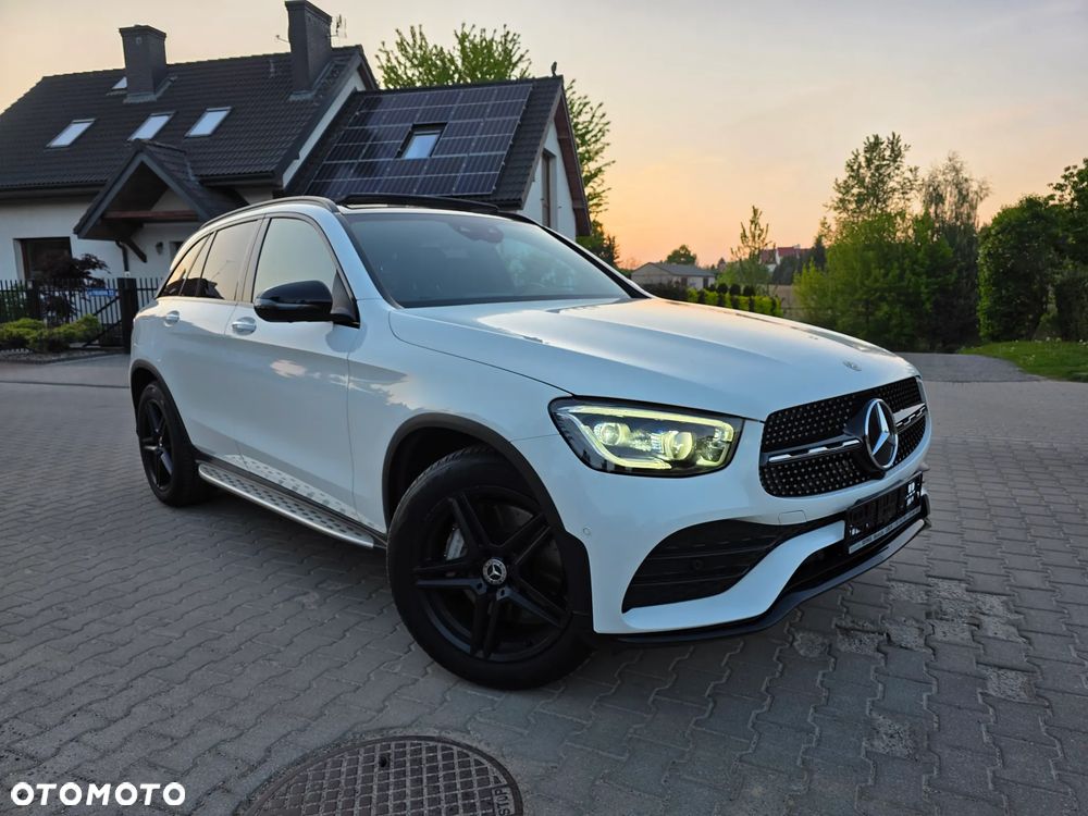 Mercedes-Benz GLC 200 4Matic 9G-TRONIC AMG Line - 1