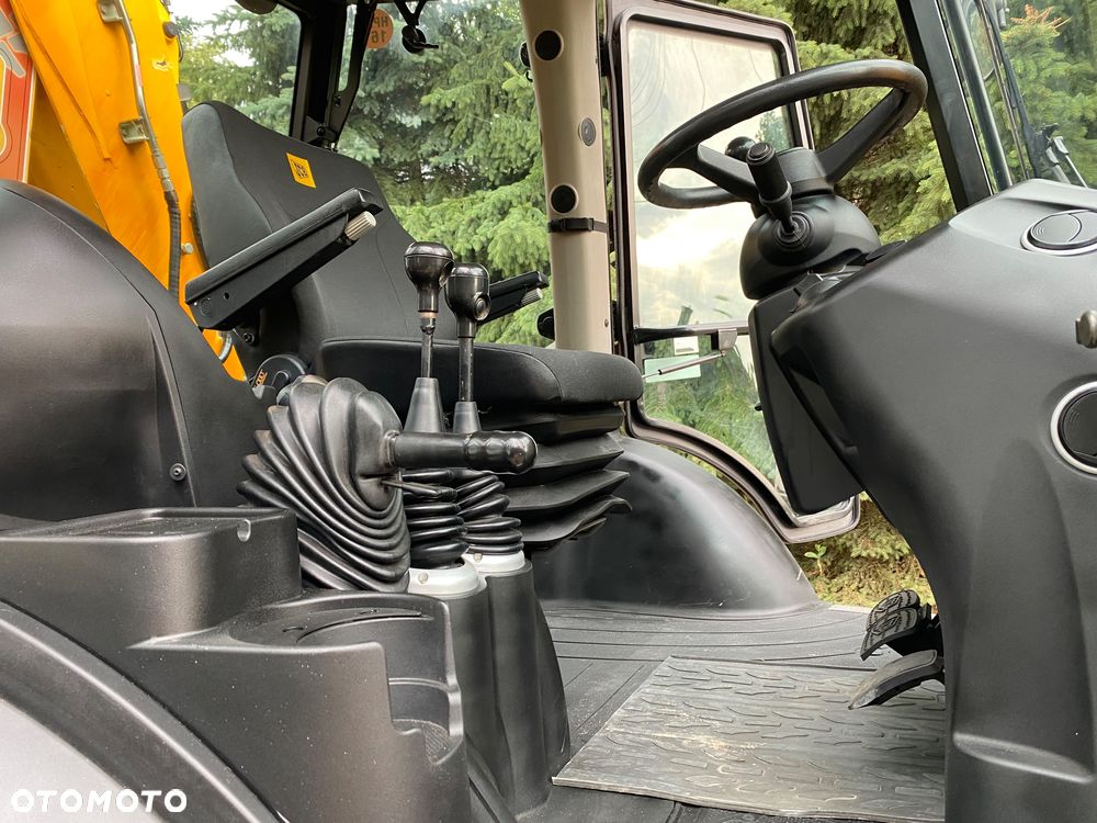 JCB 3CX - 12