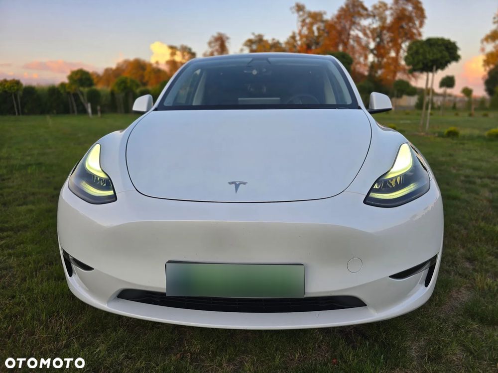 Tesla Model Y - 14