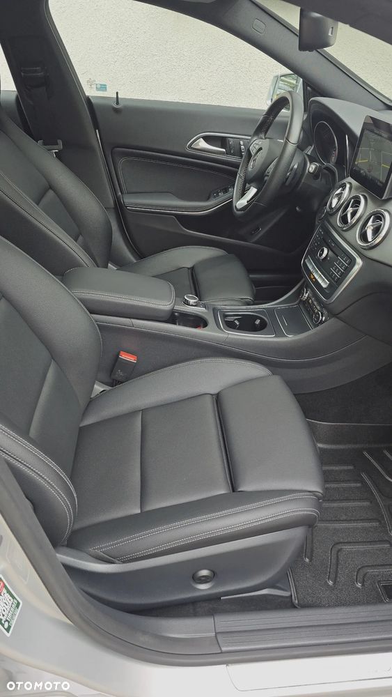 Mercedes-Benz CLA 250 4-Matic AMG Line - 18