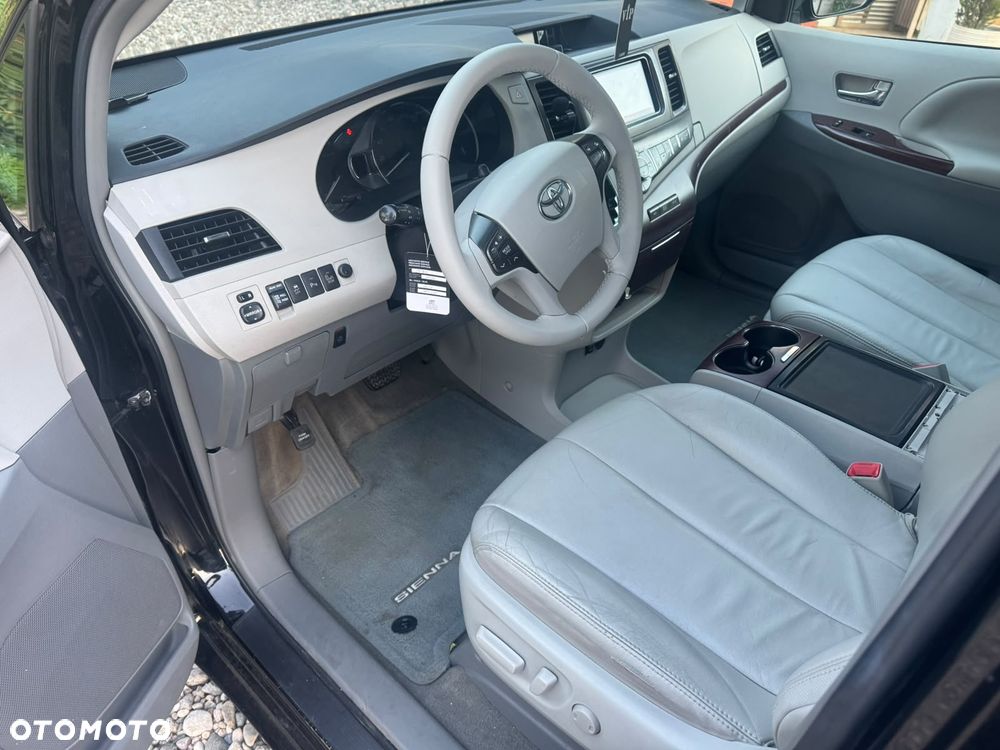 Toyota Sienna 3.5 V6 XLE AWD - 17