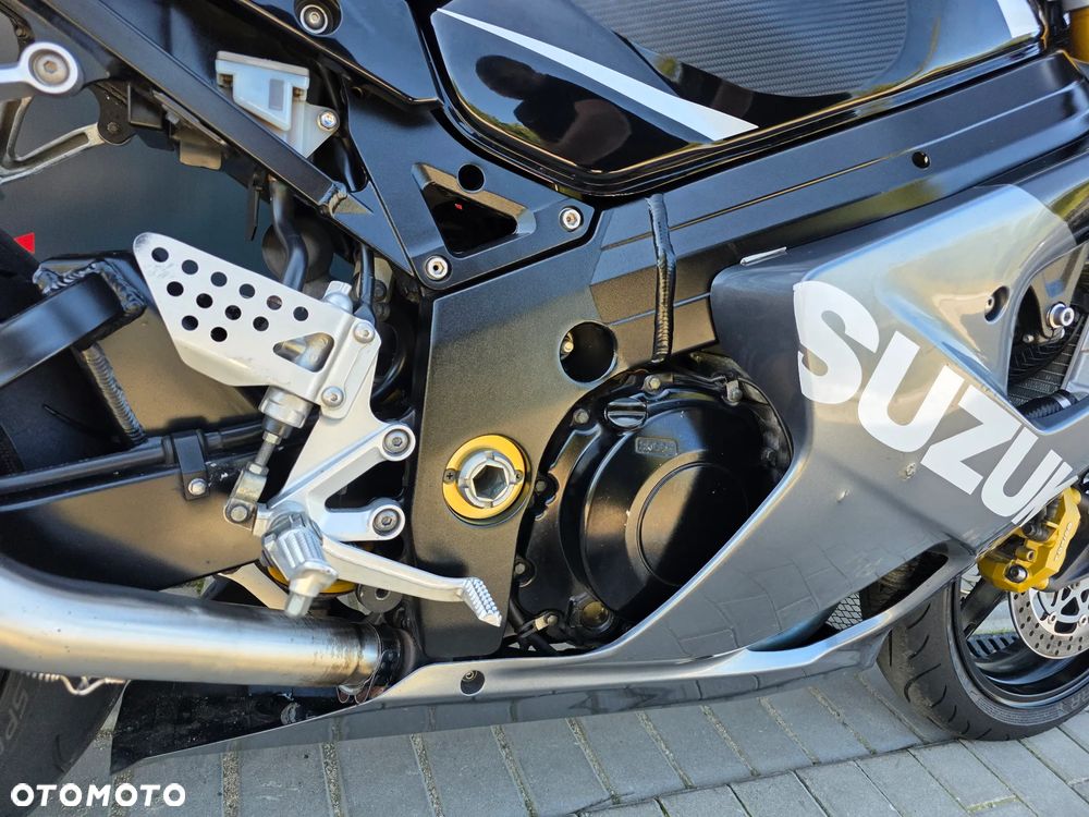 Suzuki GSX-R - 25