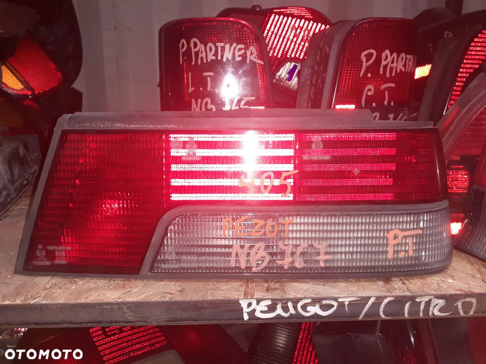 LAMPA TYLNA TYŁ PRAWY PRAWA PEUGEOT 405 - 1