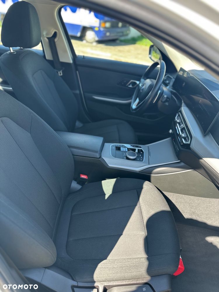 BMW Seria 3 318i - 9