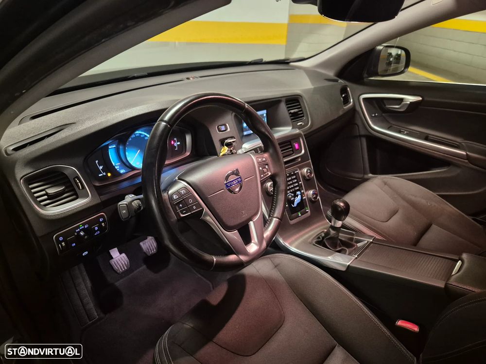 Volvo V60 1.6 D2 Momentum Eco - 24