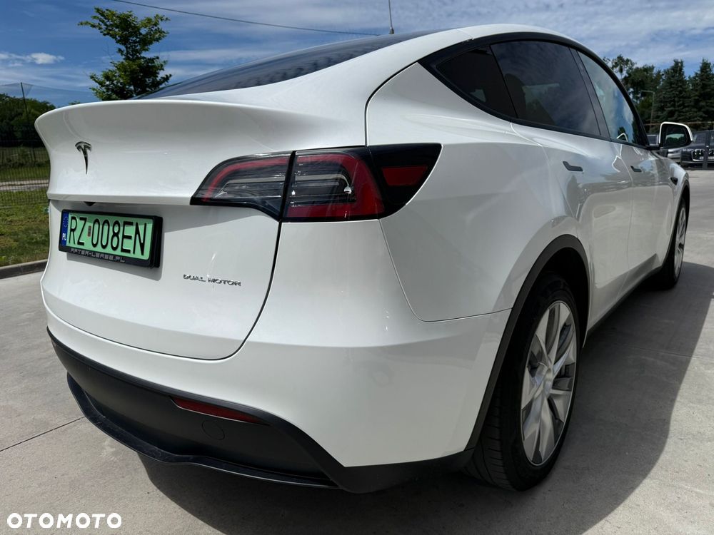 Tesla Model Y - 7