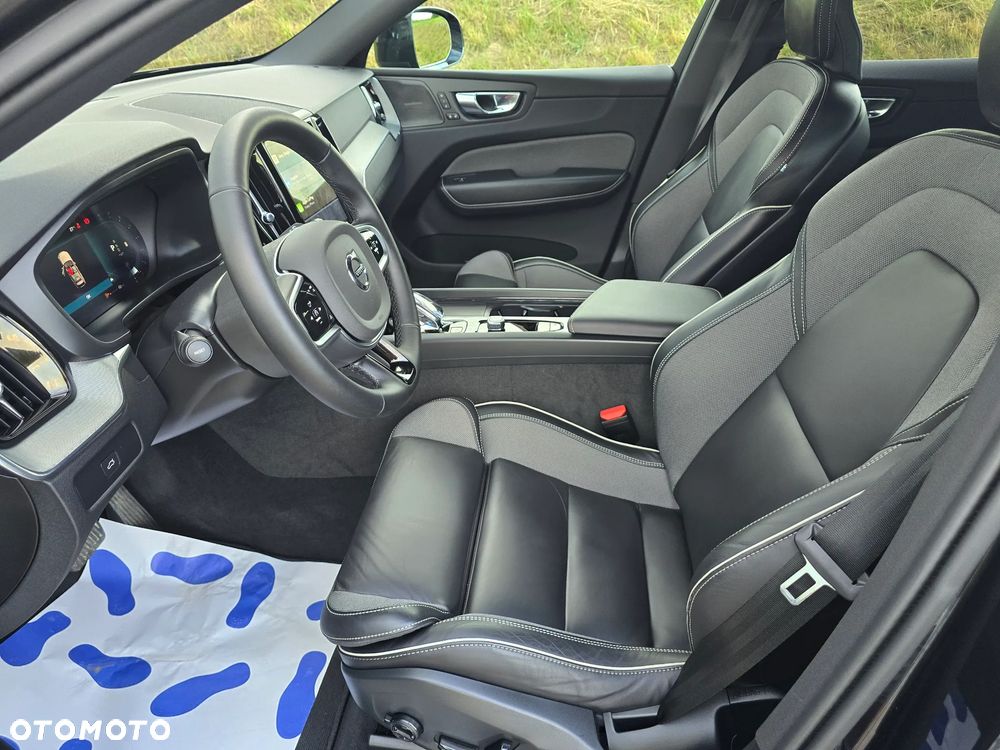 Volvo XC 60 B5 B AWD Plus Dark - 23