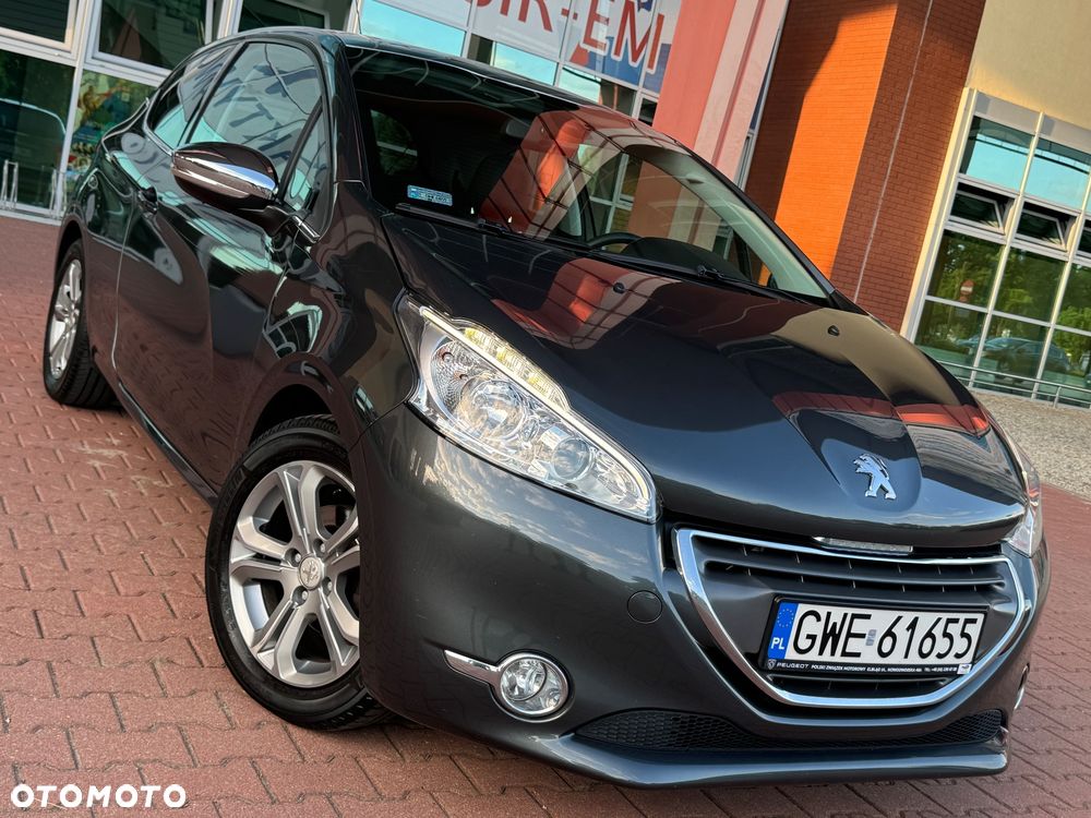 Peugeot 208 - 1