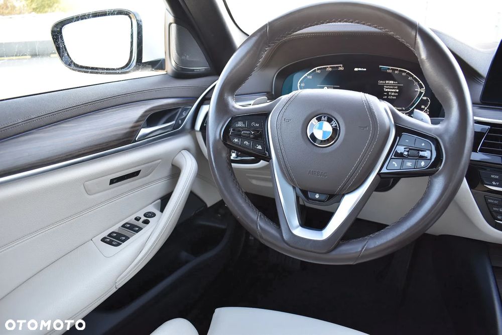 BMW Seria 5 530e iPerformance xDrive Luxury Line sport - 16