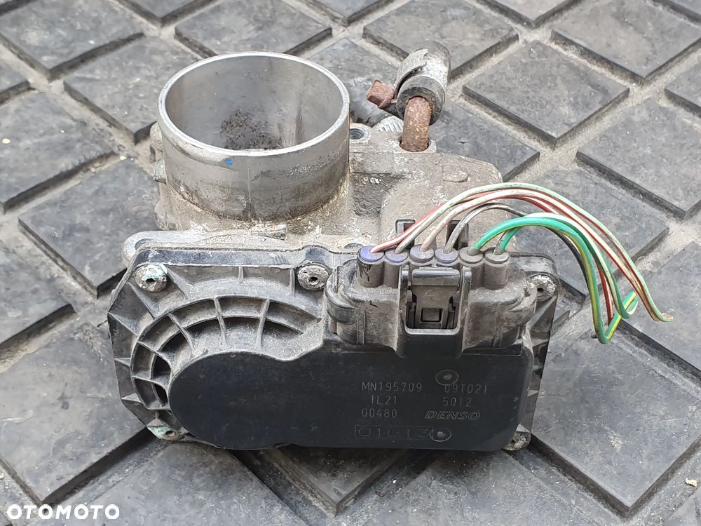 PRZEPUSTNICA POWIETRZA MITSUBISHI COLT SMART FORFOUR 1.3 1.5 16V MN195709 WTYCZKA INSTALACJA - 1