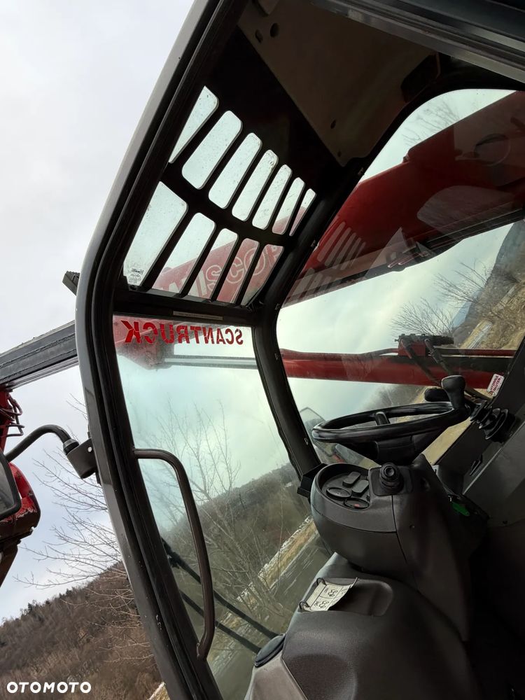 Manitou MLT523  Ładowarka teleskopowa 5m Wysięg 2,3 tony udzwig. Posuw wideł Hydrauliczny oraz rozsuwanie wideł hydr. Szybko-złącze hydrauliczne. 2x kamera PERKINS silnik TURBO  z Komuny Norweskiej! Jak Nowa 4287 mtg Zero luzów wycieków SERWISOWANA w  DEKRA.  Opony jak Nowe. Napęd 4x4 Hydrostatic REWERS - 37