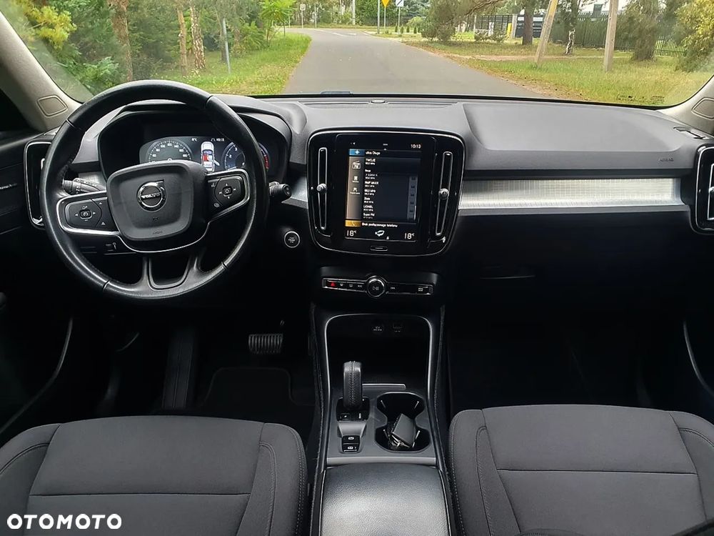 Volvo XC 40 B4 B AWD DKG Momentum Pro - 9