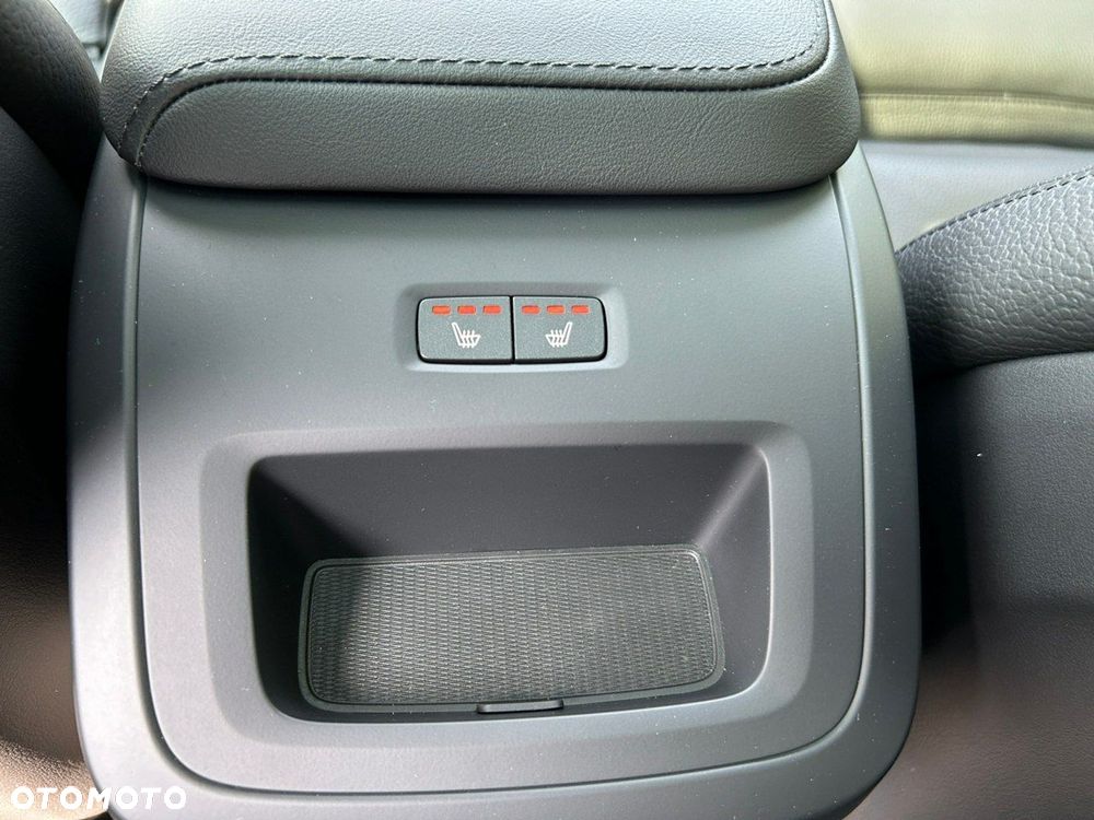 Volvo XC 60 B4 B Plus Dark - 17