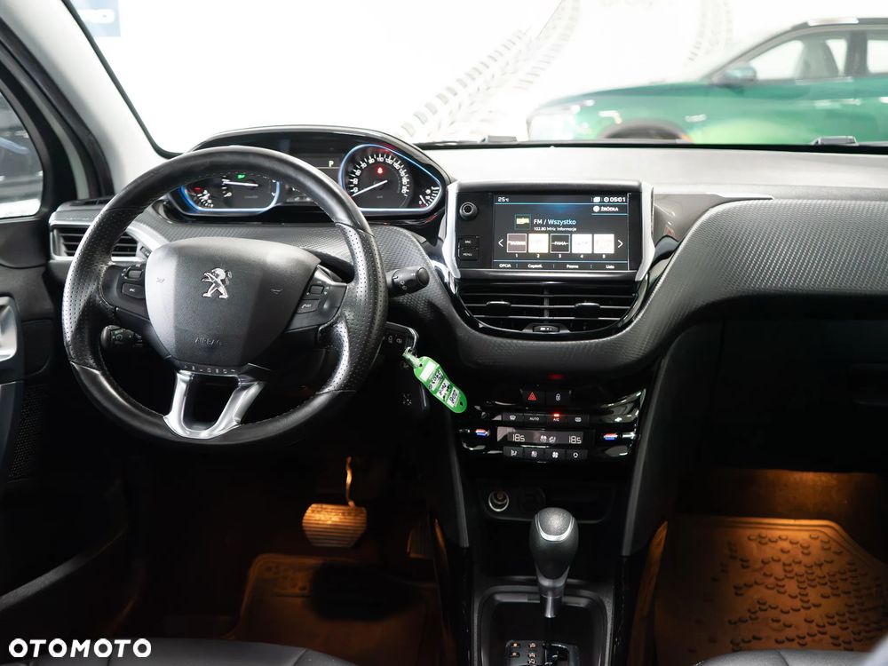 Peugeot 2008 1.2 Pure Tech GPF Allure S&S EAT6 - 25