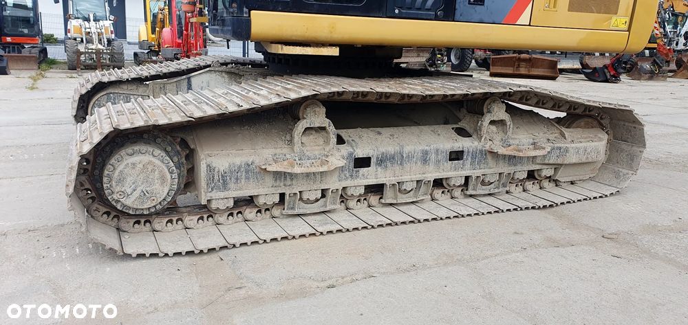 Caterpillar 330 F - 22
