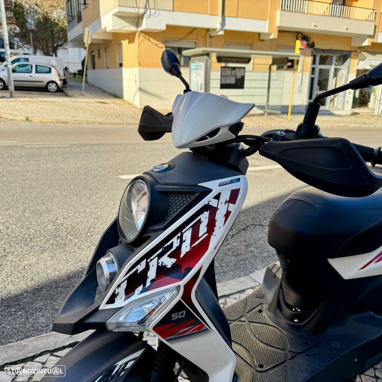 Sym FIDDLE CROX 50 - 6